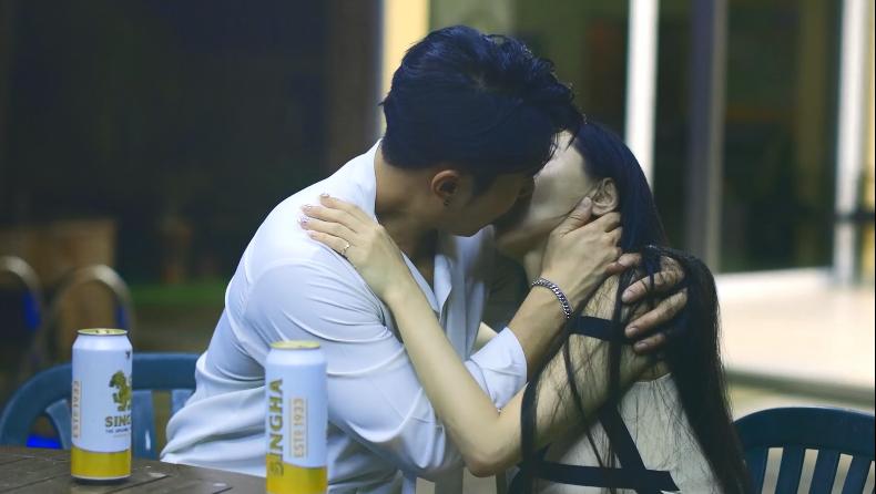 sex viếtub Loạn luân lén lút với má kế trẻ xinh